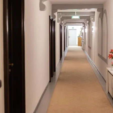 Eifeltor Hotel 3*