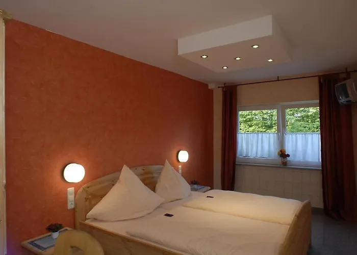 מלון Eifeltor 3*