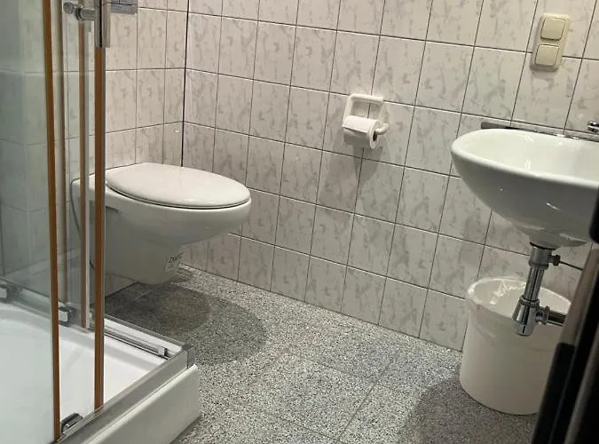 Eifeltor 3* מכרניך