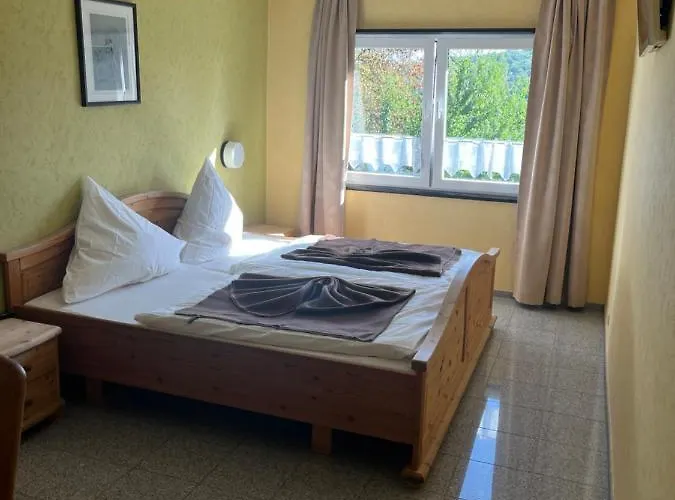 Eifeltor 3* מכרניך